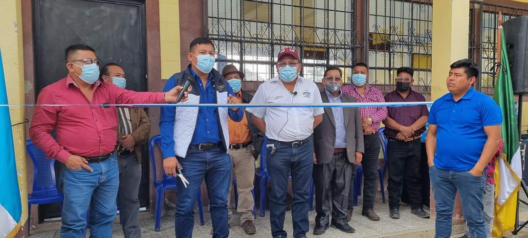 Inauguran trabajos de mejoramiento en escuela de San Antonio Ilotenango