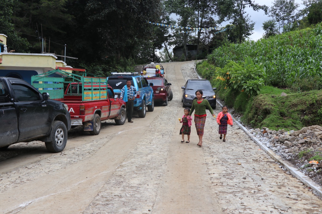 Más de 30 mil vecinos de Sipacapa se benefician con mejoras a camino rural