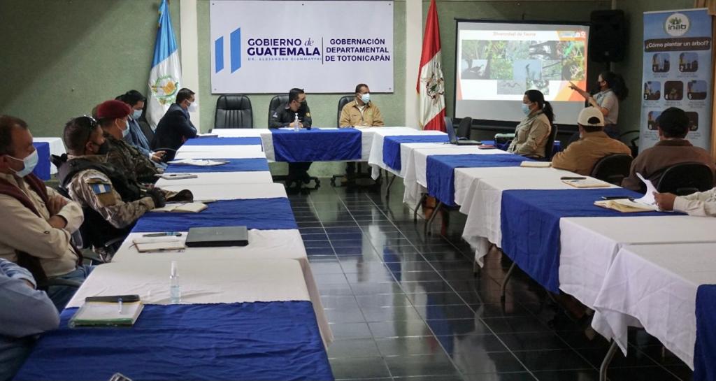 Unen esfuerzos contra la tala ilegal en Totonicapán