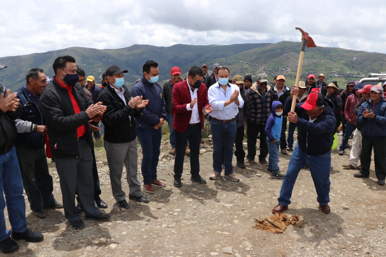 Comunitarios de San José Ojetenam contarán con mejor vía de acceso