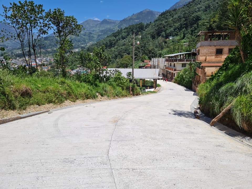 Cantones de Todos Santos Cuchumatán se benefician con mejoramiento de tramo