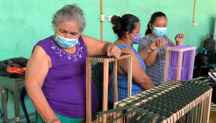 Beneficiarias de Mi Beca Artesano de Retalhuleu fortalecen sus capacidades