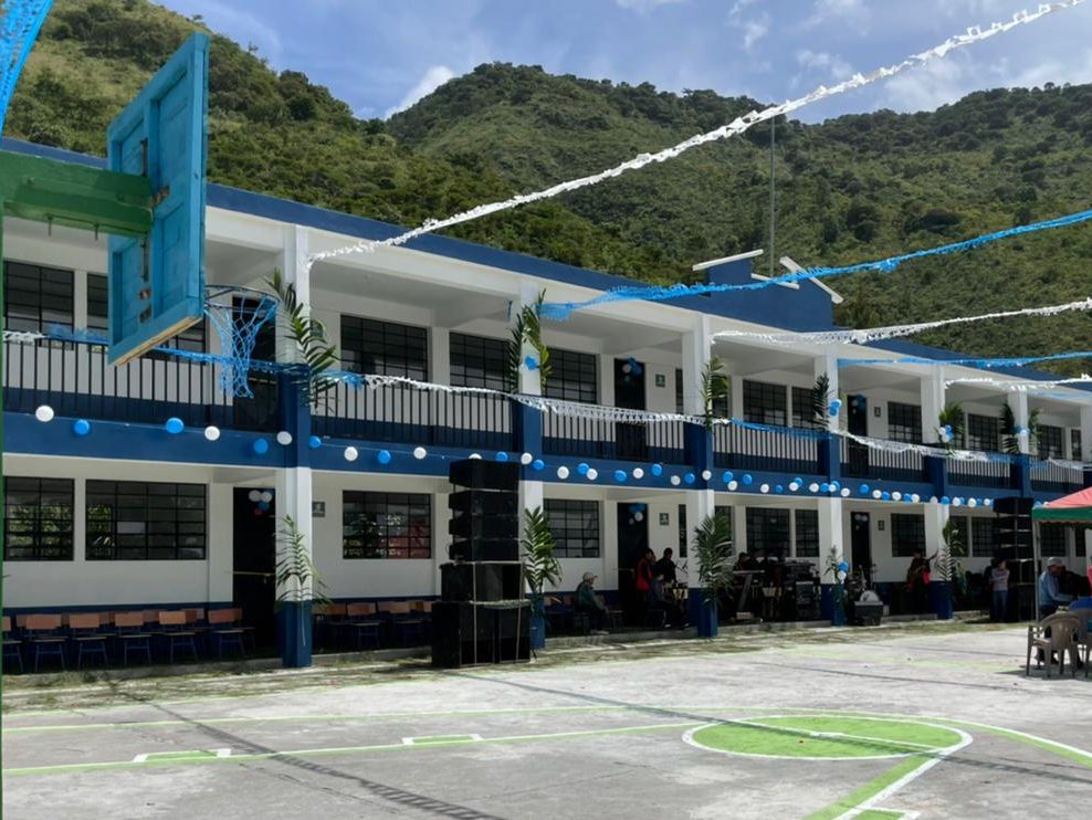 Estudiantes de San Ildefonso Ixtahuacán cuentan con mejores instalaciones