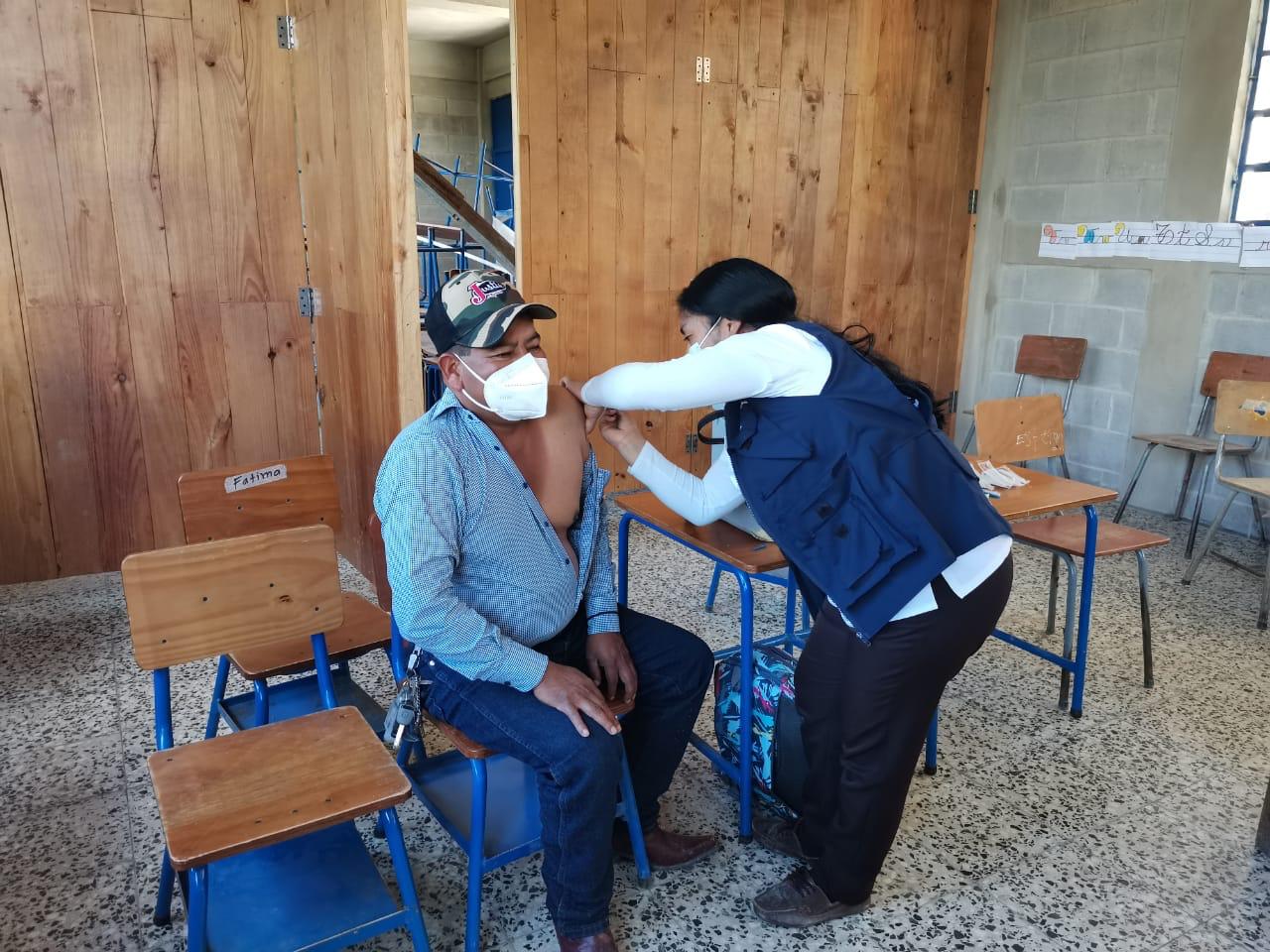 Continúa la vacunación contra el coronavirus en Quiché