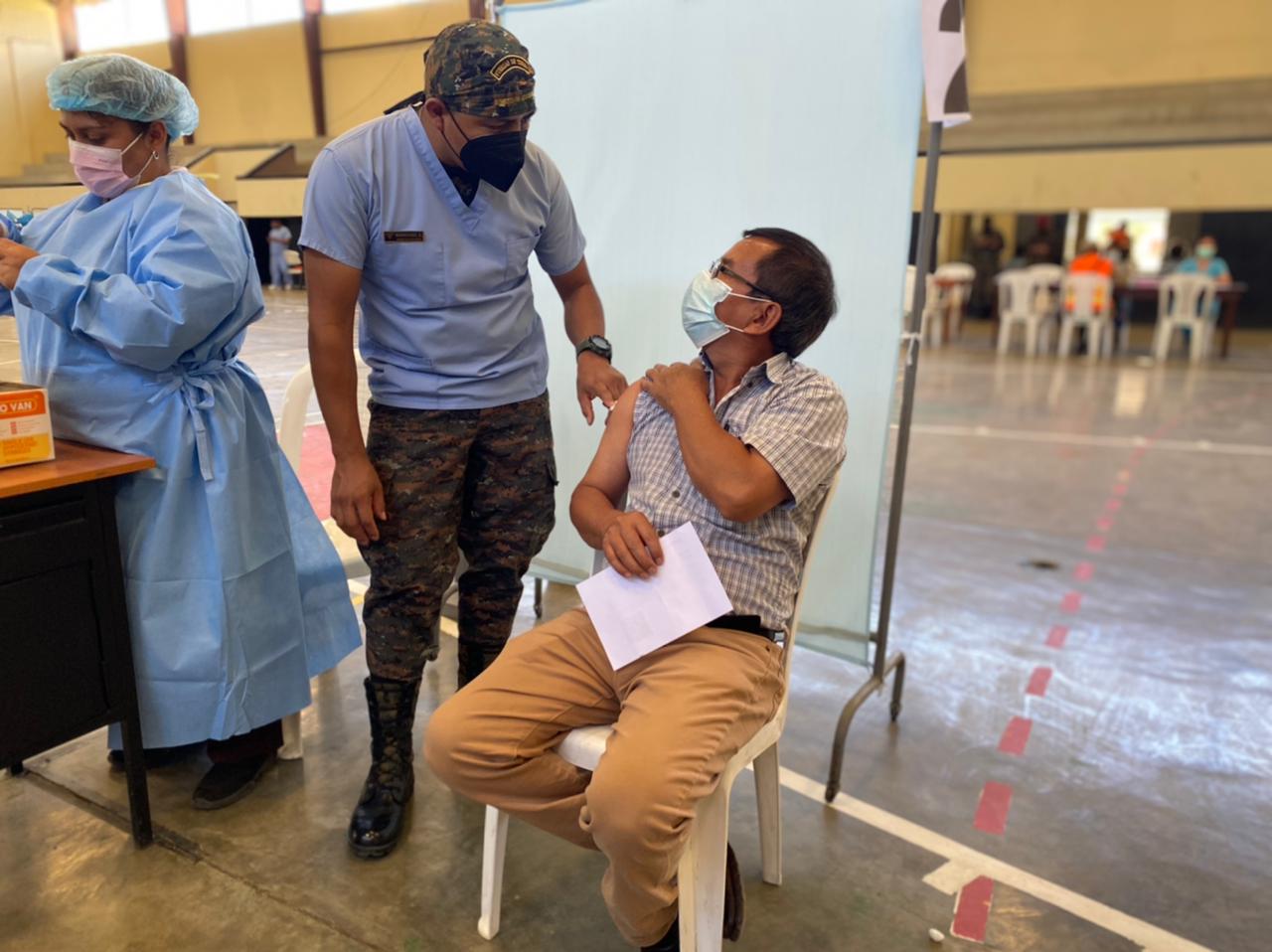 Más de 63 mil guatemaltecos han sido vacunados contra COVID-19 en los puestos militares