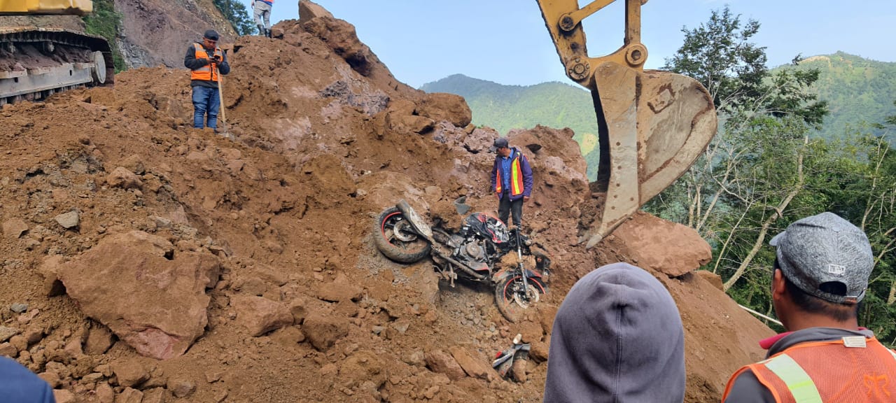 Continúan trabajos de descombramiento en área de derrumbe en Tajumulco, San Marcos