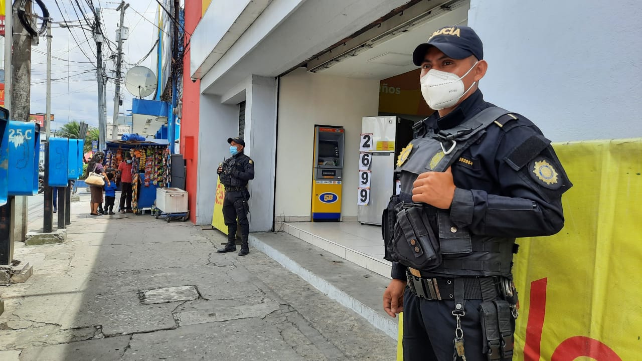 Más de 42 mil agentes de la PNC brindan seguridad por pago del bono 14