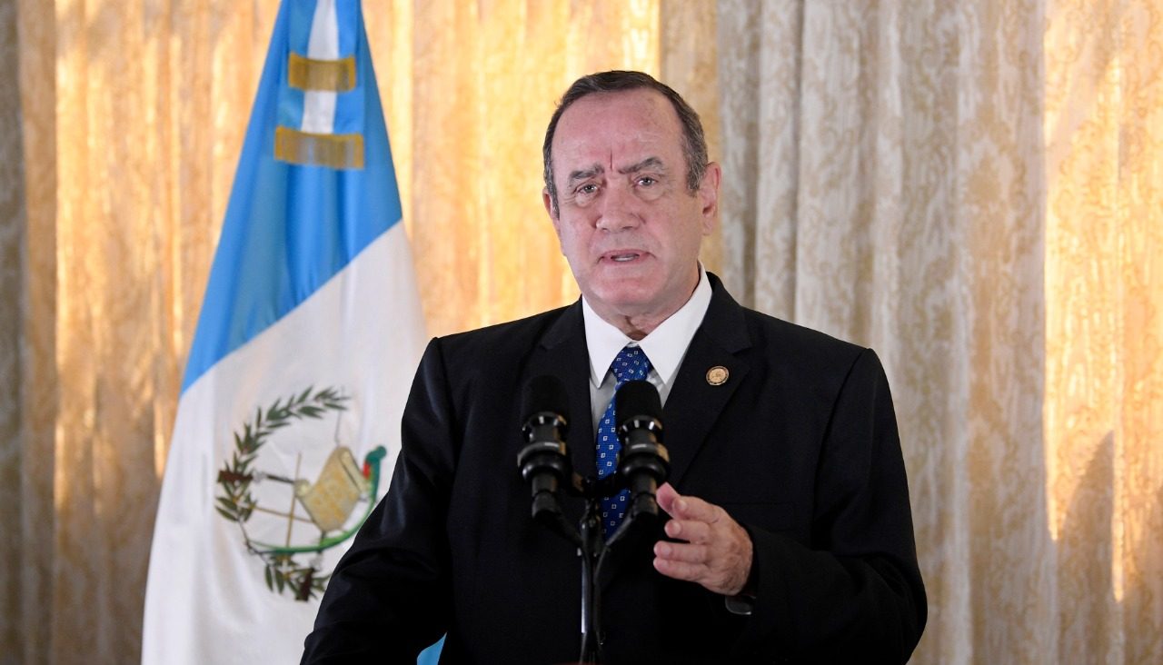 Presidente anuncia vacunación para estudiantes universitarios, periodistas y trabajadores de sectores productivos