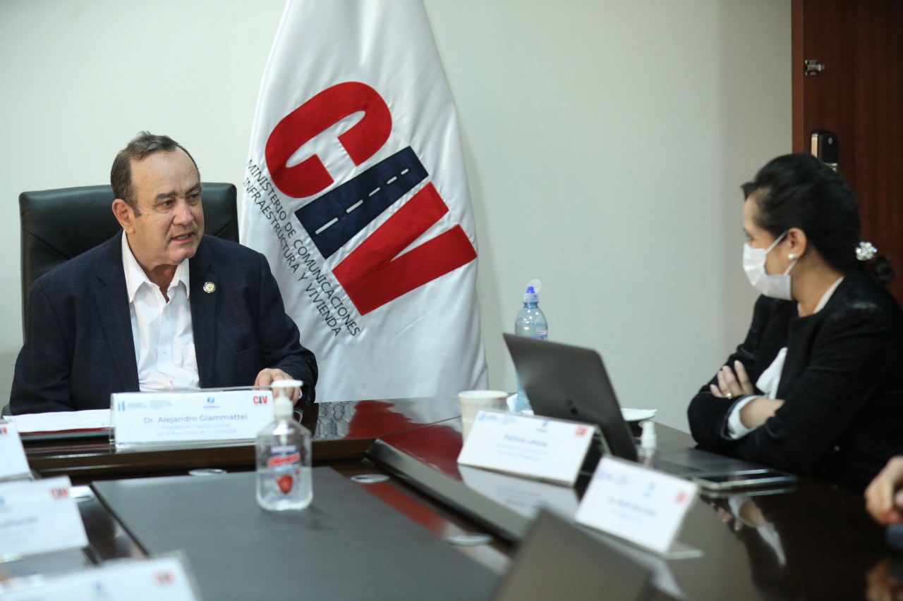 Presidente conoce avances de planes y proyectos del CIV
