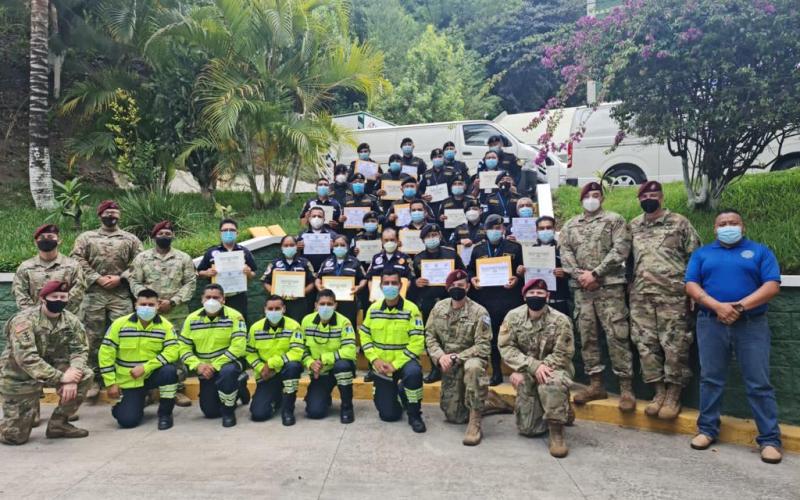 Antinarcóticos de tres fuerzas de tarea fortalecen sus capacidades