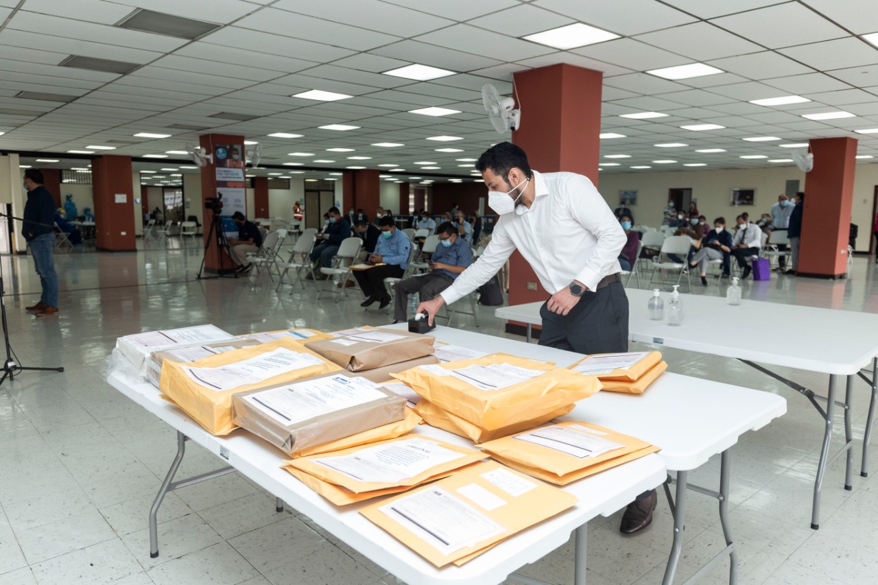 Presentan avances en transparencia de compras del Estado