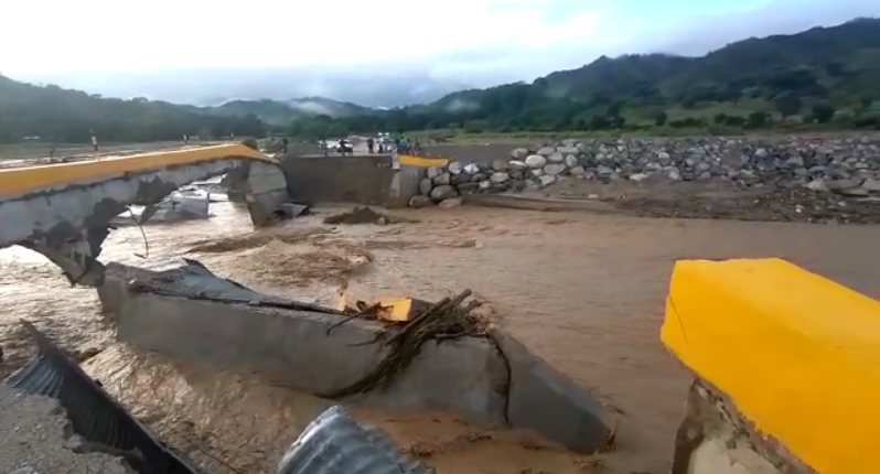 Coordinan acciones ante colapso de badén en Gualán, Zacapa