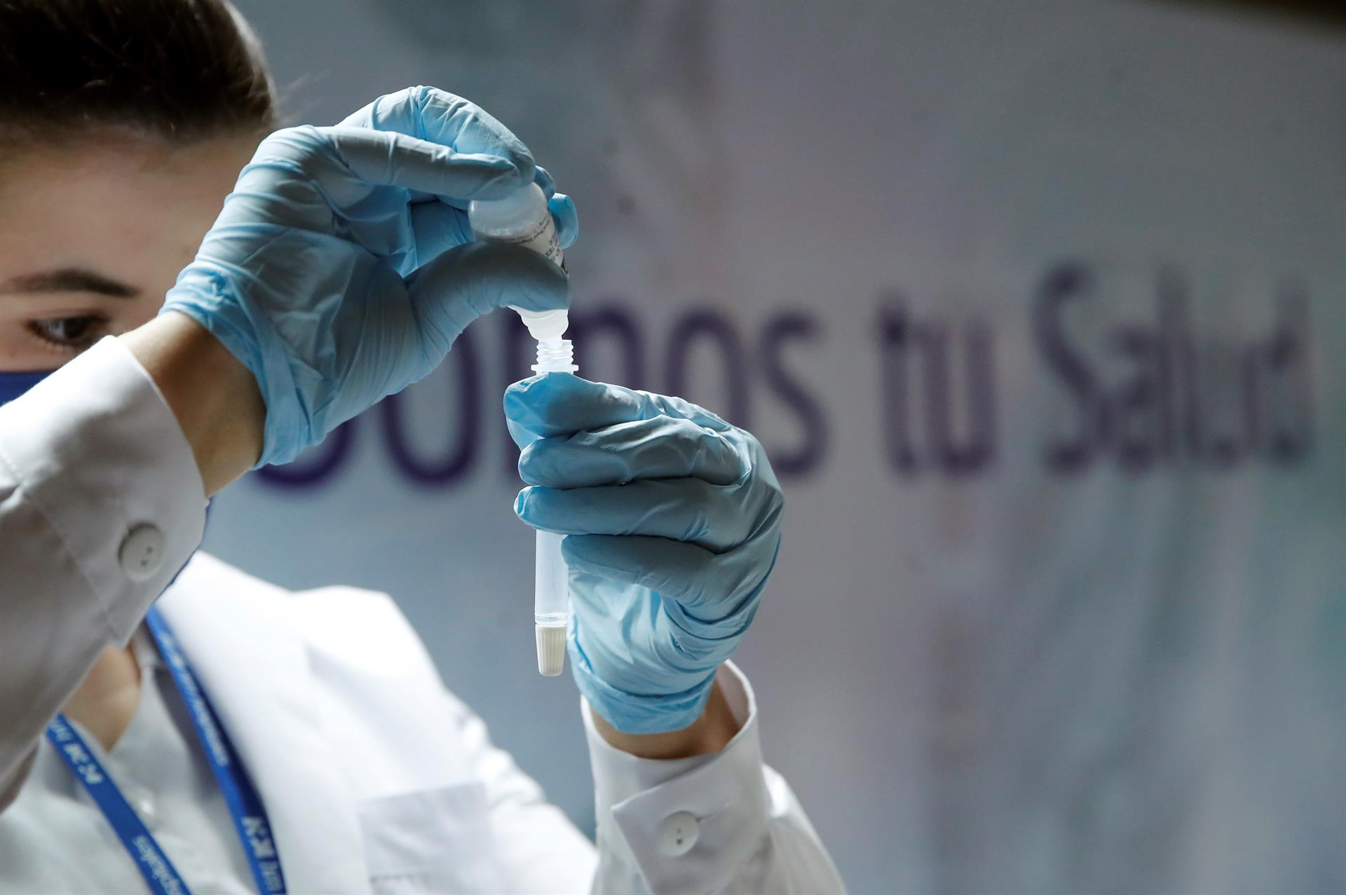 España afronta una quinta ola “distinta” de COVID-19 con los jóvenes
