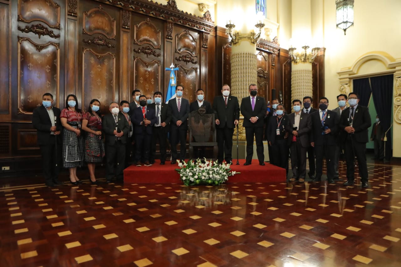Totonicapán recibe del Presidente la silla de Atanasio Tzul