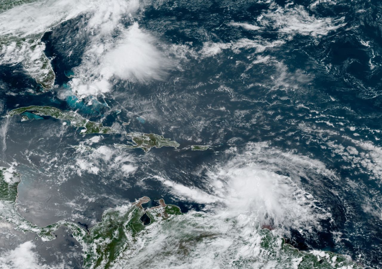 El huracán Elsa se dirige veloz hacia la isla Española