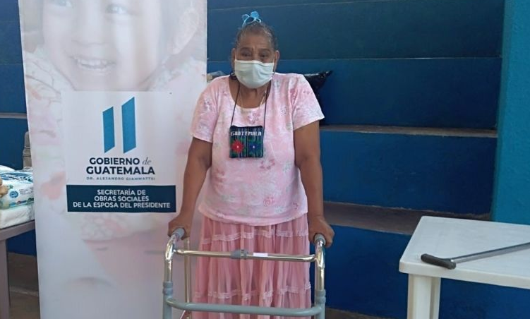 SOSEP y SCEP apoyan a adultos mayores de Zapotitlán