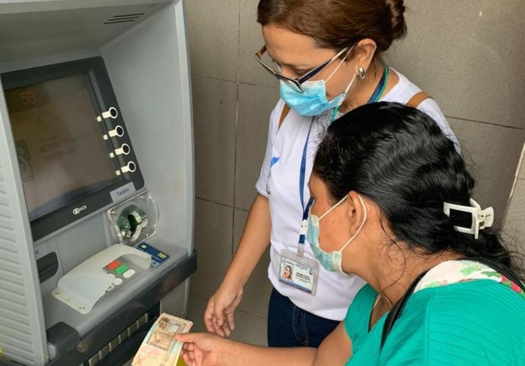 Beneficiarios de Estipendios por Acciones en Izabal reciben aporte monetario
