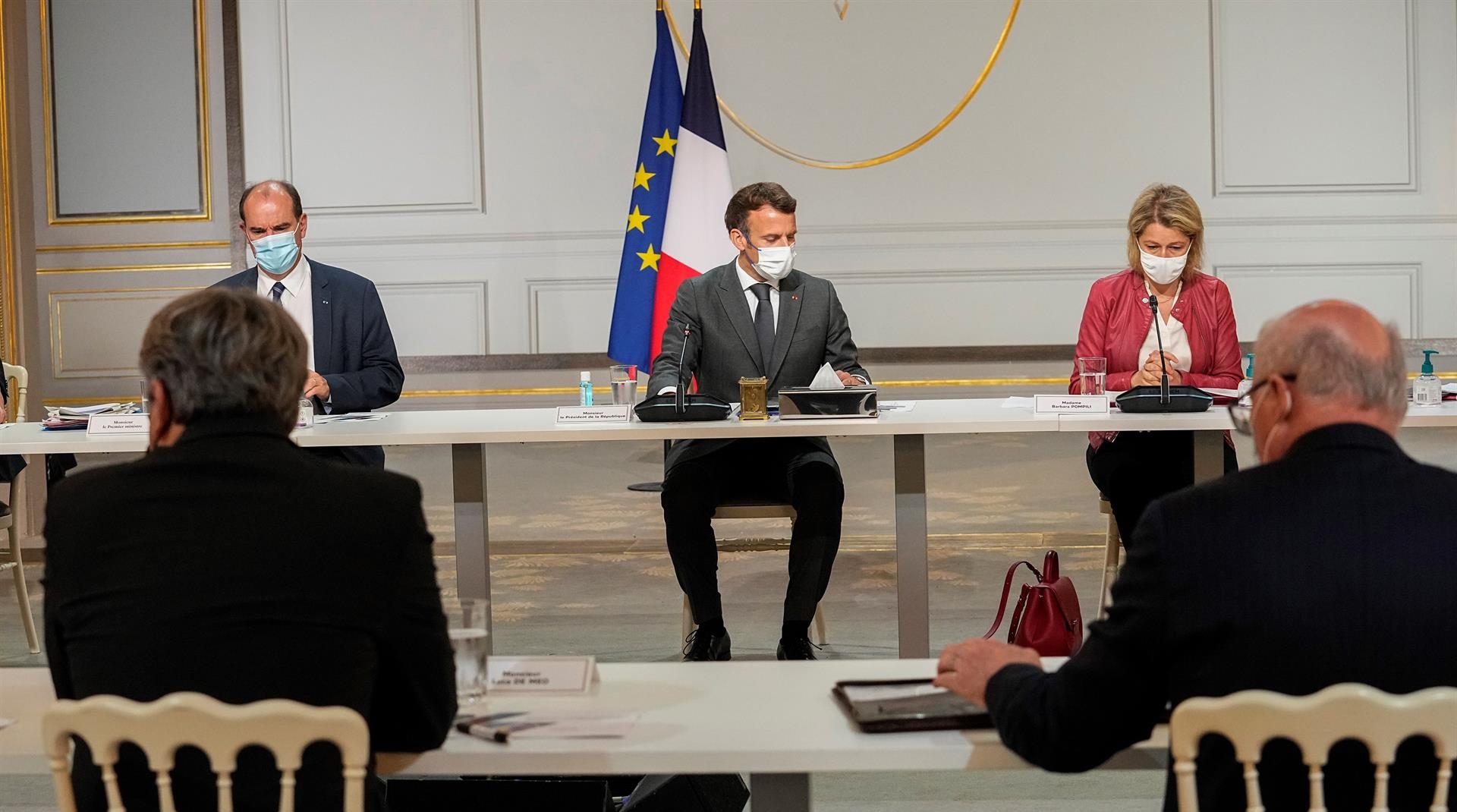 Francia impone el pasaporte sanitario en restaurantes y lugares cerrados