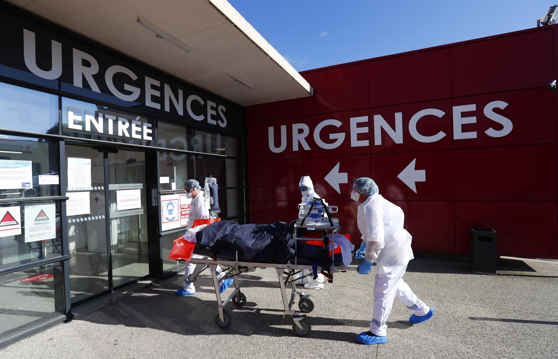 Hospitalizados en Francia bajan de 8 mil y se reportan 17 muertos en un día