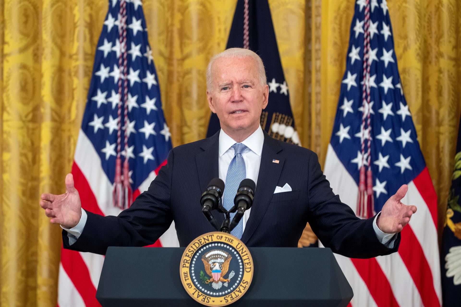 Biden no descarta que el Gobierno pueda ordenar vacunarse a todo EE. UU.