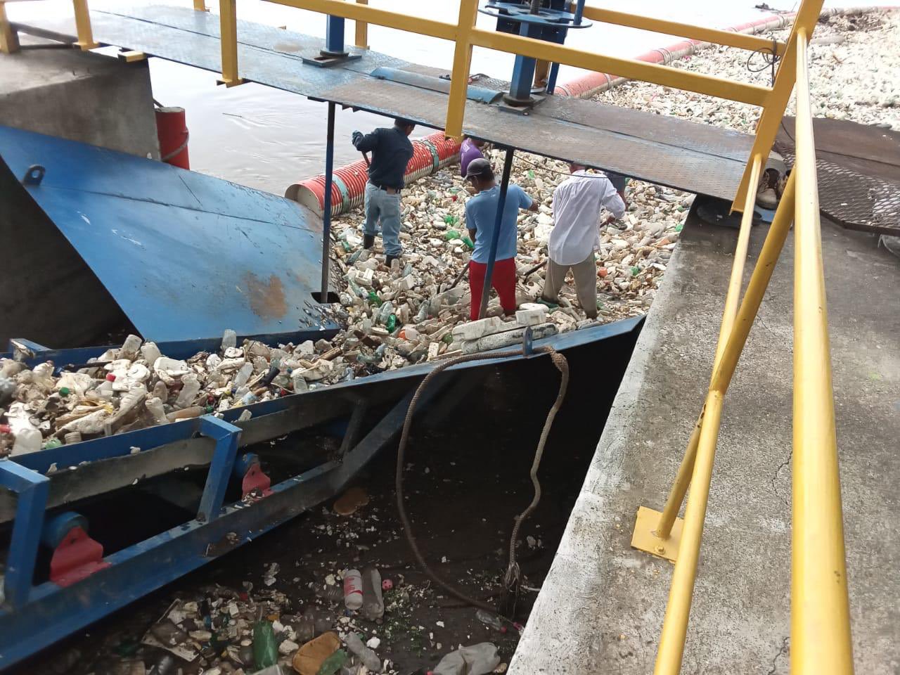 MARN continúa jornadas de limpieza en la desembocadura del río Motagua, en Izabal