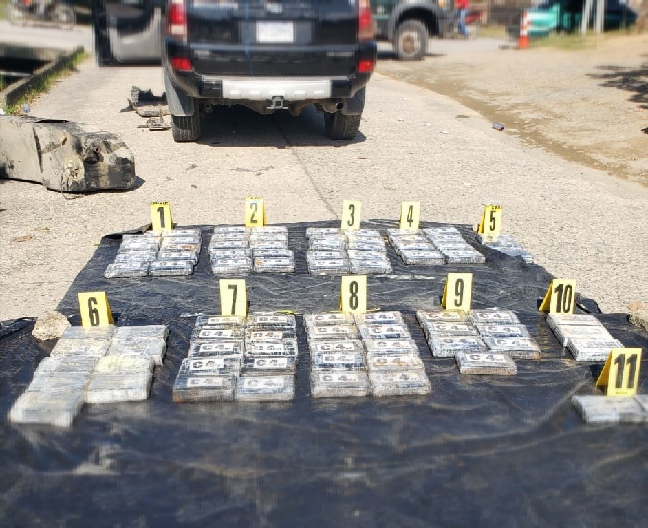 Decomisan 82 paquetes de cocaína en Izabal y dólares en Quetzaltenango