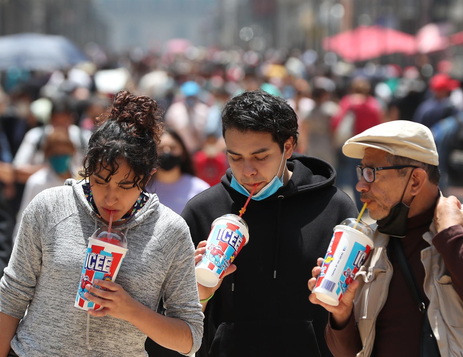 Ciudad de México pasa a riesgo alto por aumento de contagios en jóvenes