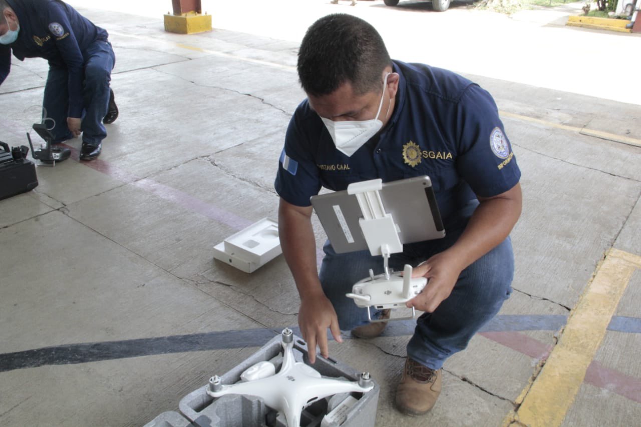 Capacitan a agentes de la Policía Nacional Civil en el uso de drones