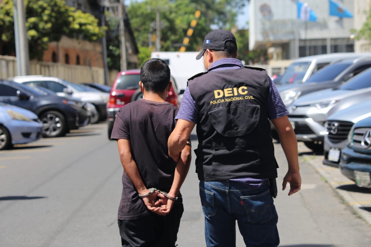 Investigadores de la PNC realizan 30 allanamientos contra extorsiones