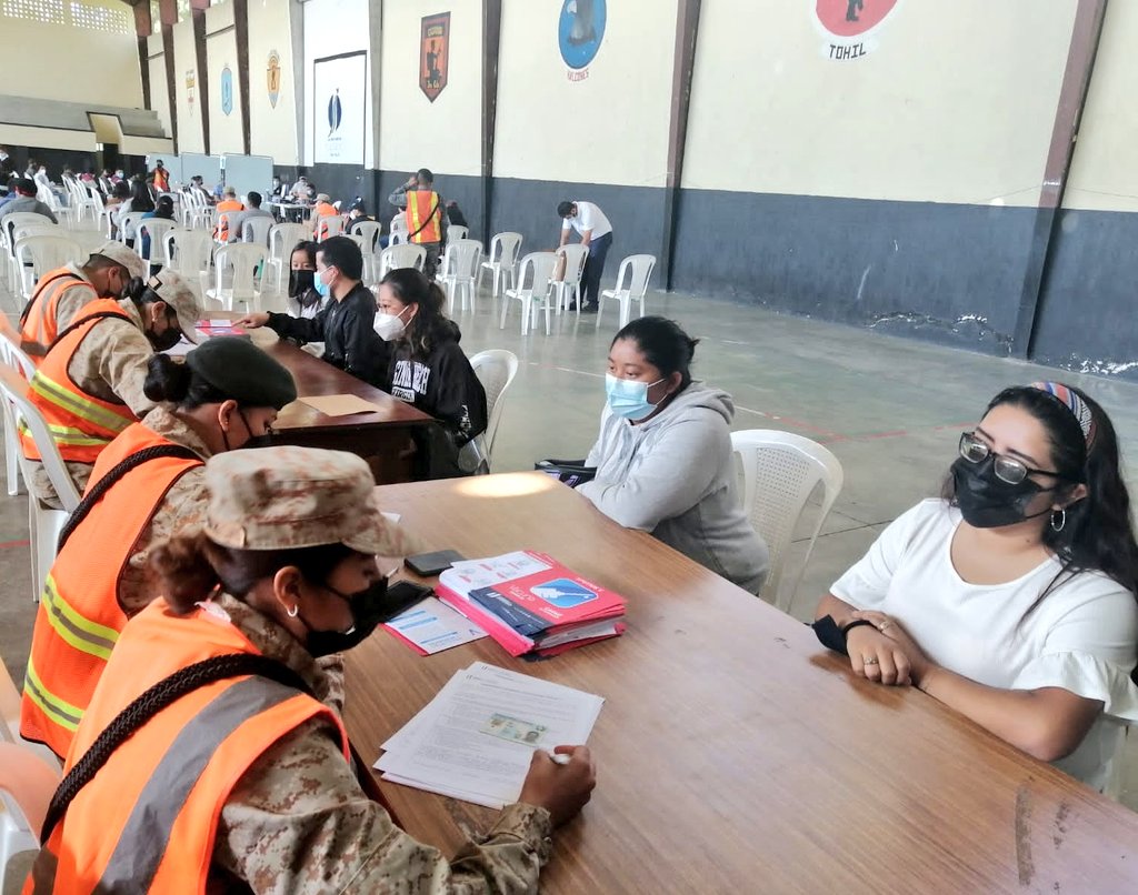 Comienza plan piloto de puesto de vacunación nocturno en Huehuetenango