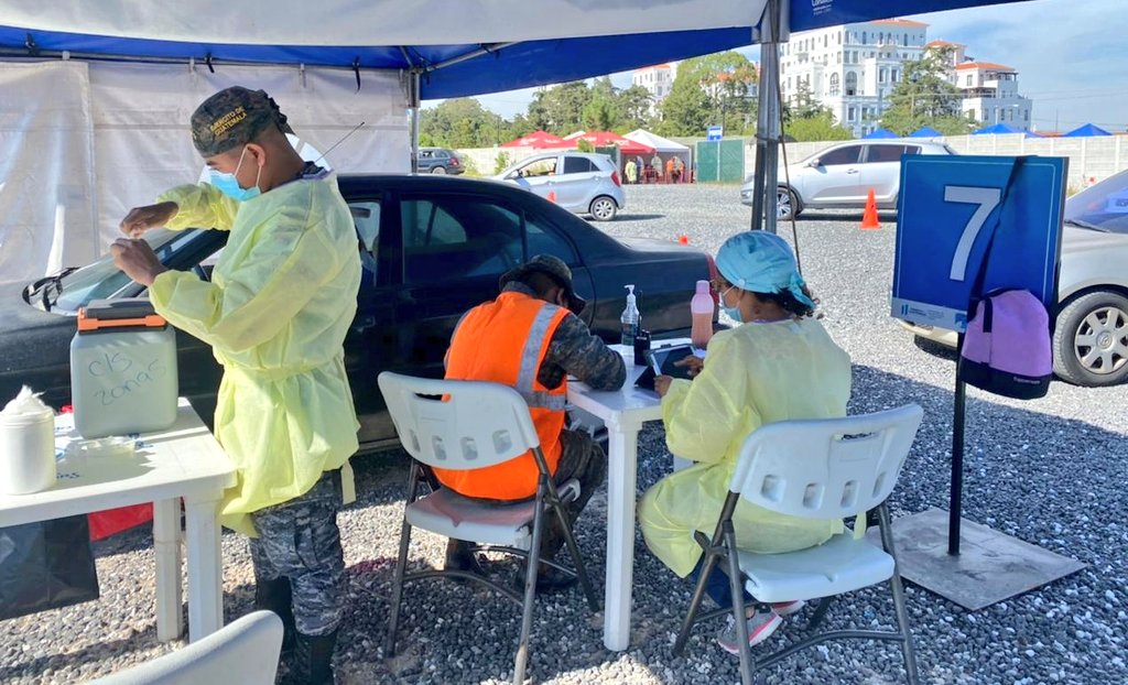 Más de 18 mil personas vacunadas contra COVID-19 en puestos masivos habilitados por el Ejército