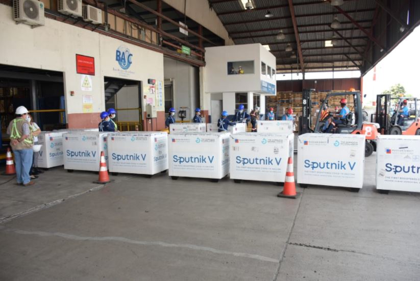 Ingresan a Guatemala 200 mil dosis de vacuna Sputnik V