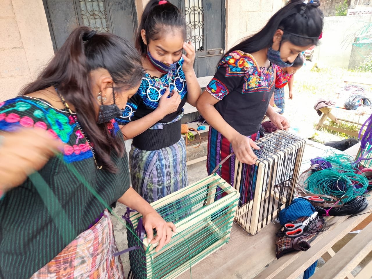 Más de 8 mil guatemaltecos beneficiados con becas sociales