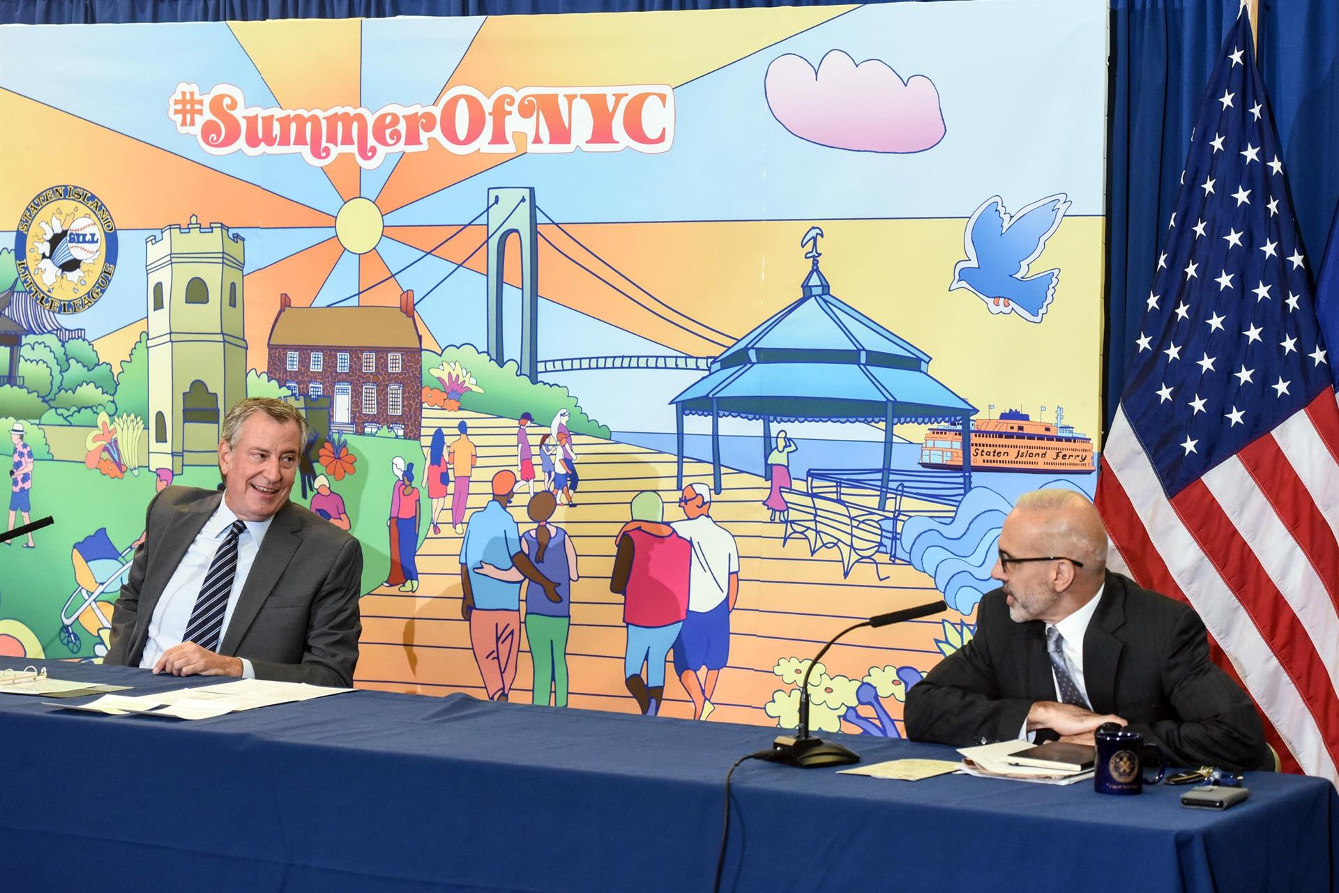 Nueva York exige la vacuna contra el COVID-19 para todo el personal de Educación