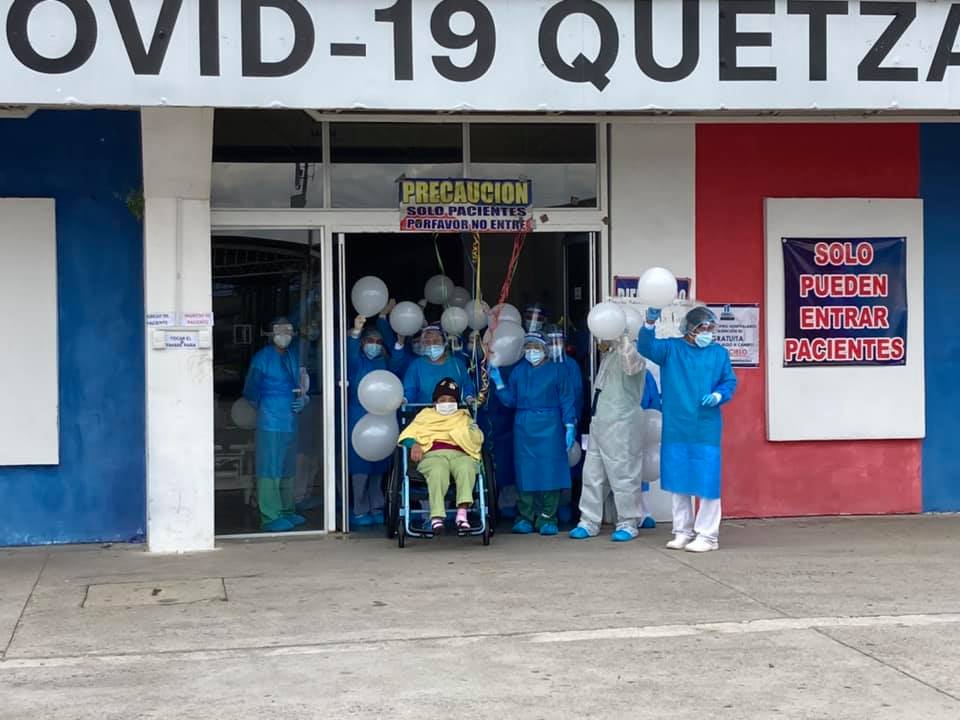 Dan de alta a paciente que estuvo 66 días internada por COVID-19