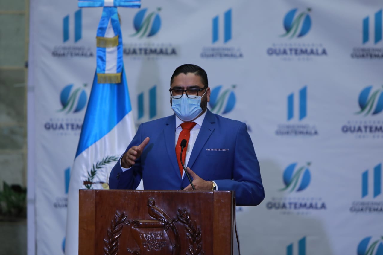 El director del Hospital General San Juan de Dios , Gerardo Hernández en conferencia de prensa