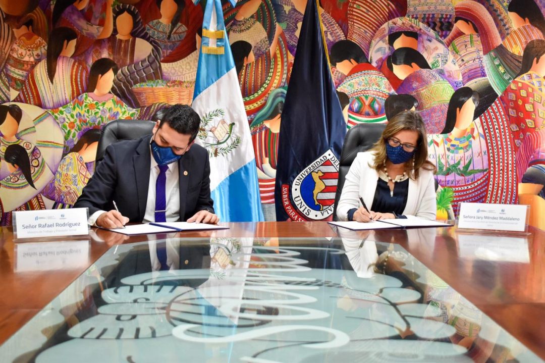 Mintrab suscribe convenio con Universidad del Istmo para beneficiar a estudiantes de Derecho