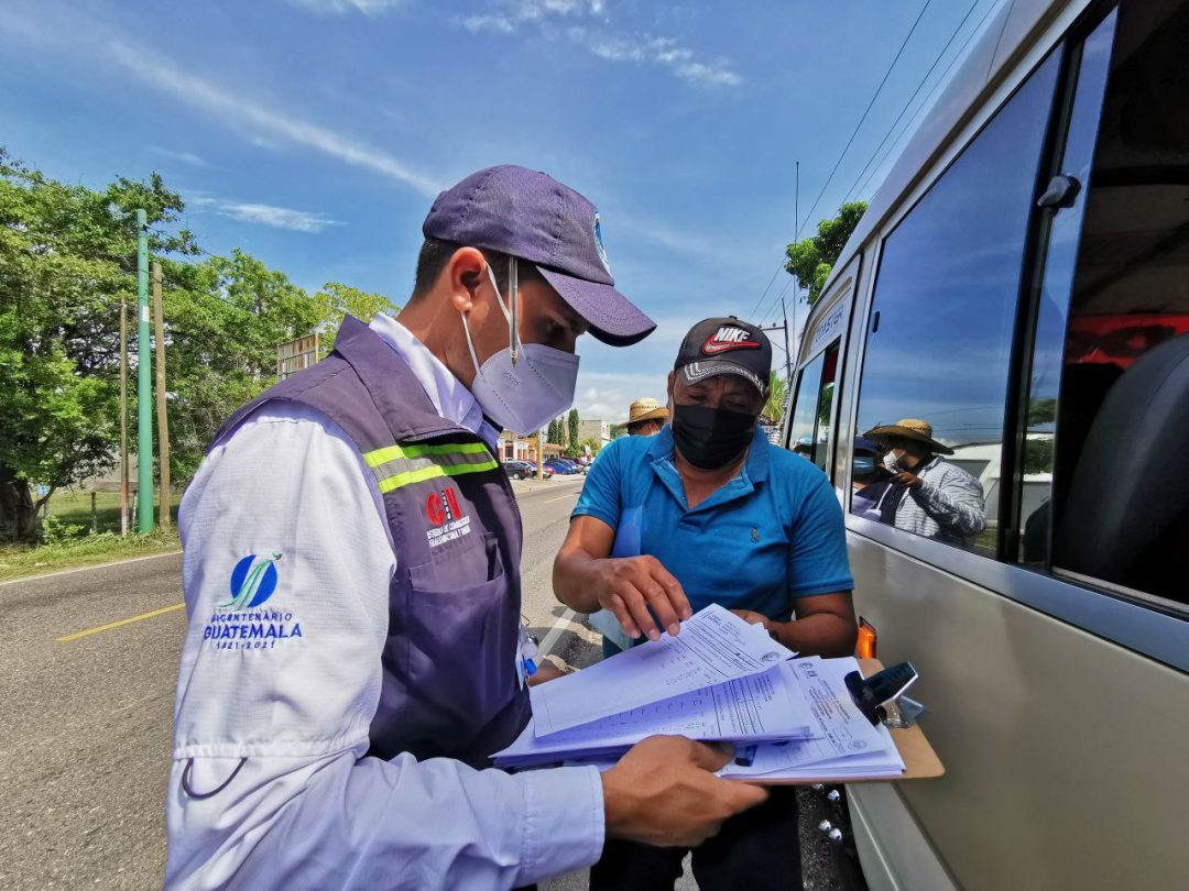 Multan a unidades de transporte extraurbano en Chiquimula