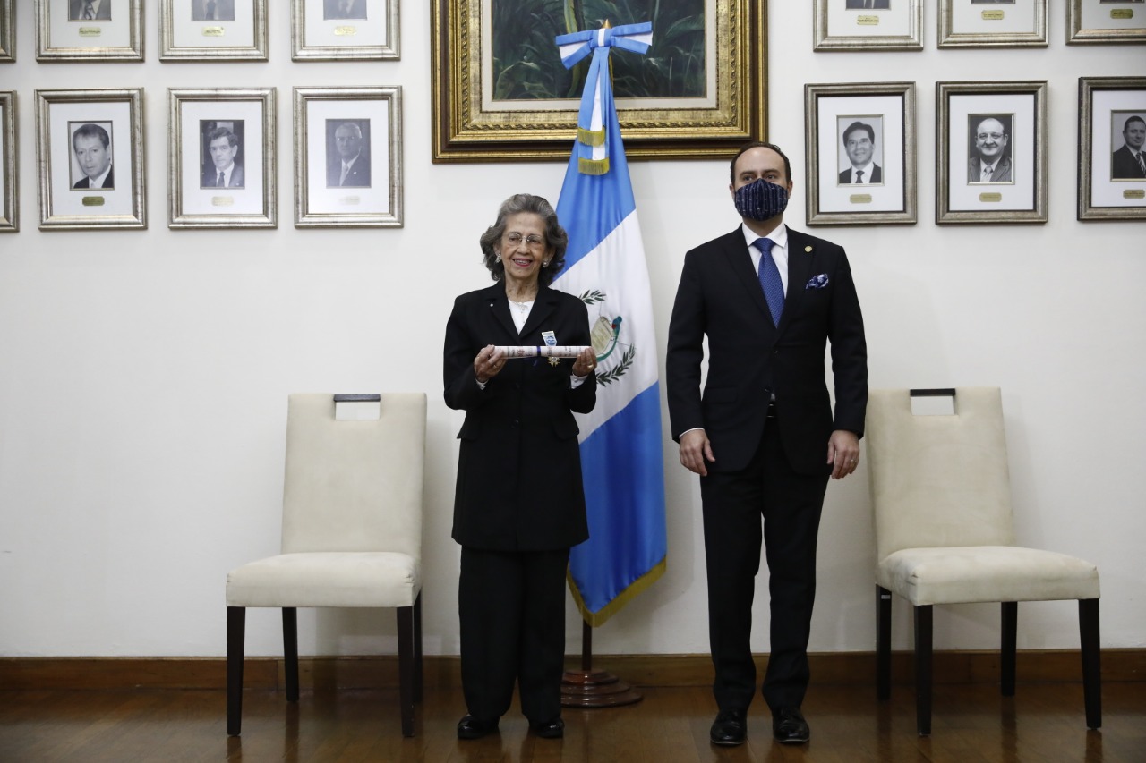 Otorgan Orden del Quetzal a María Eugenia Gordillo Morales