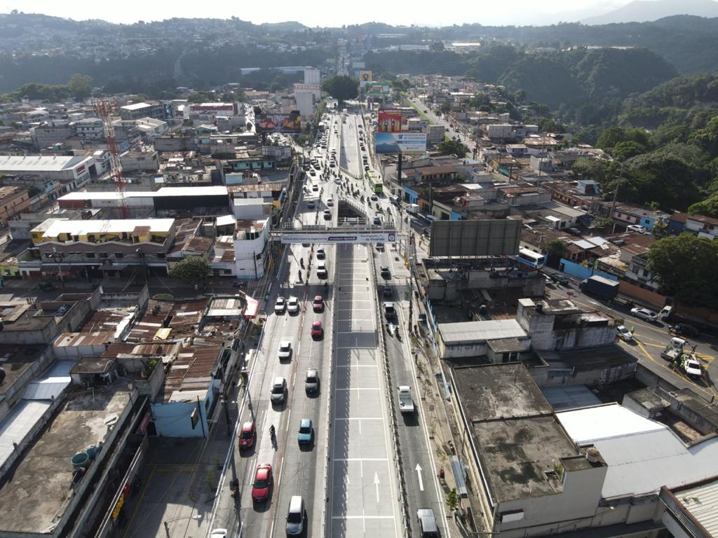 Inauguran paso a desnivel en zona 6 capitalina