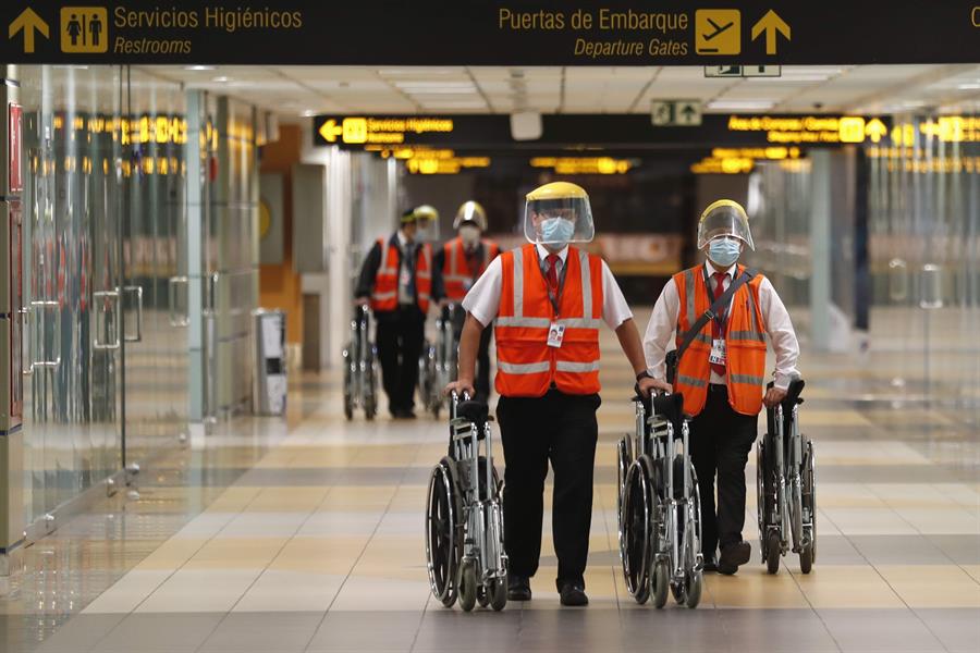 Perú vuelve a ampliar la suspensión de vuelos con Brasil por dos semanas más
