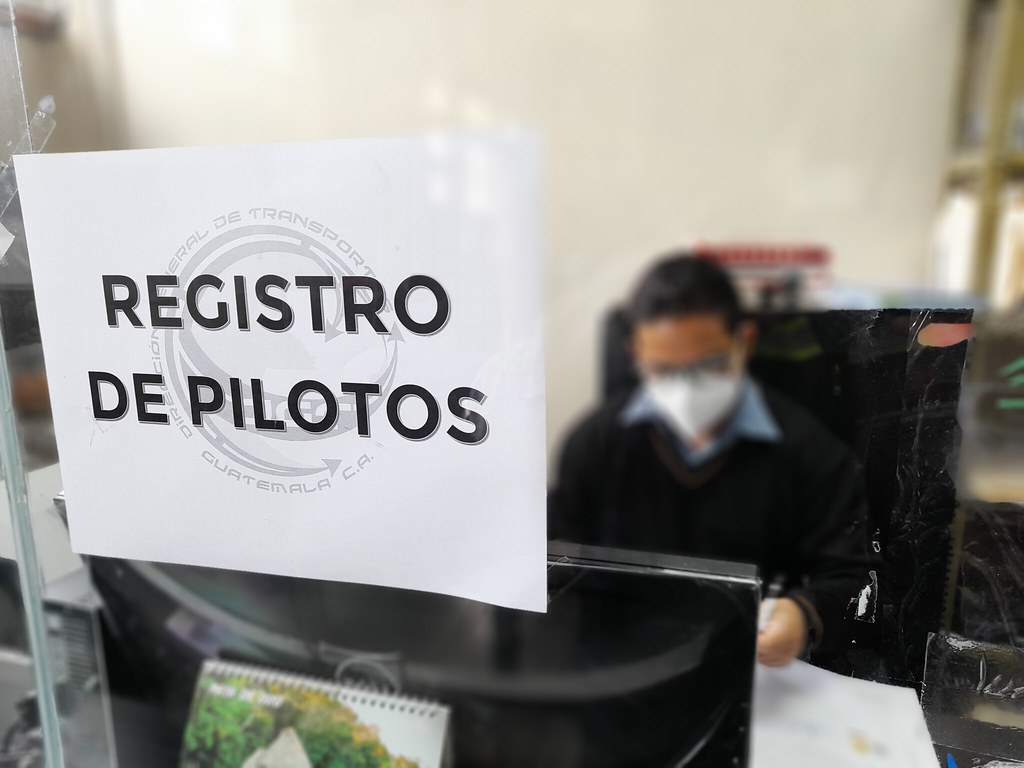 DGT: Existen 3 mil certificados de pilotos listos para entregar