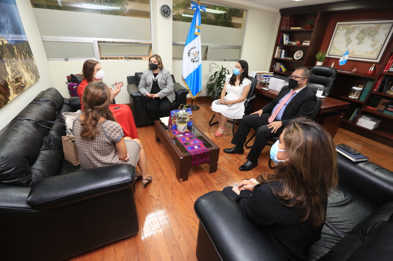 Guatemala y Serbia apuestan por mayor intercambio comercial