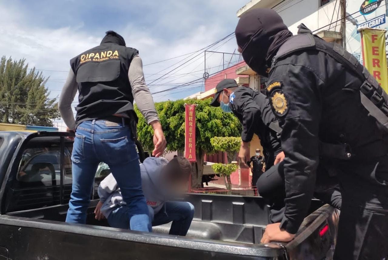 Descubren a presunto sicario a través de cámara de videovigilancia