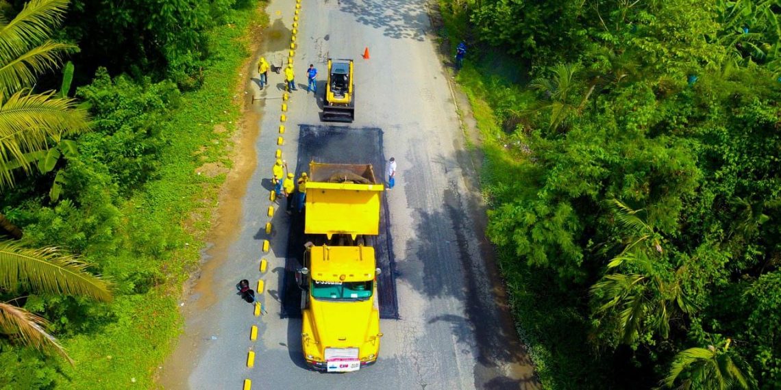 Covial realiza trabajos en tramo carretero que conduce a Quiriguá, Izabal.