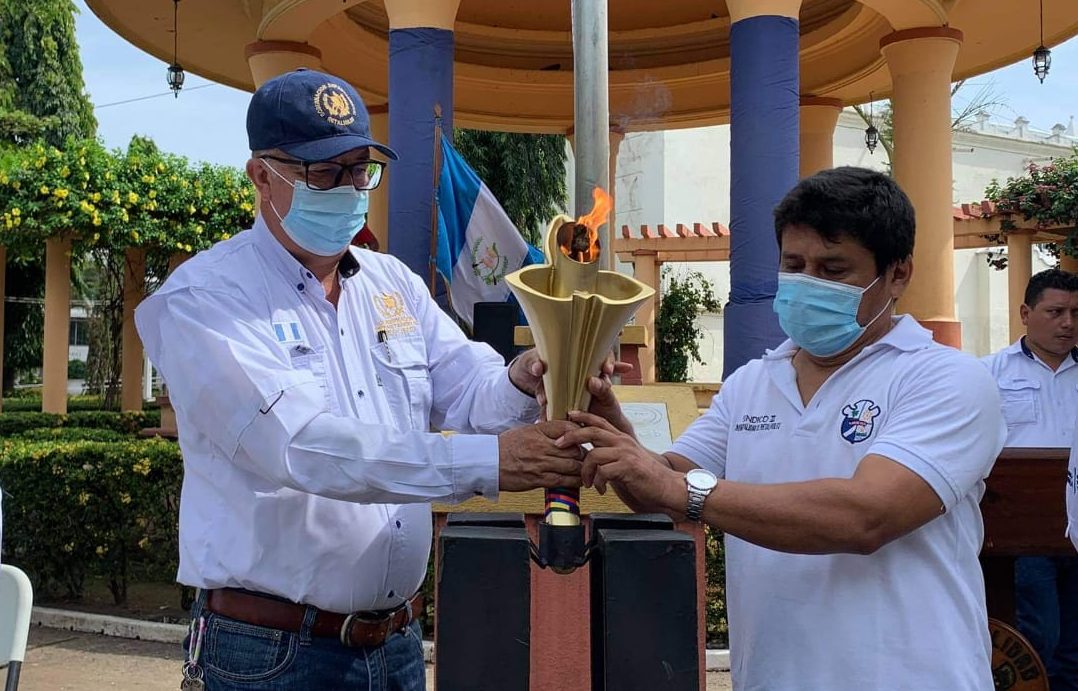 Antorcha del Bicentenario llega a Retalhuleu