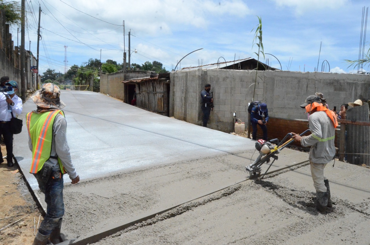 Proyectos de desarrollo fortalecerán salud y educación de vecinos de San Juan Sacatepéquez