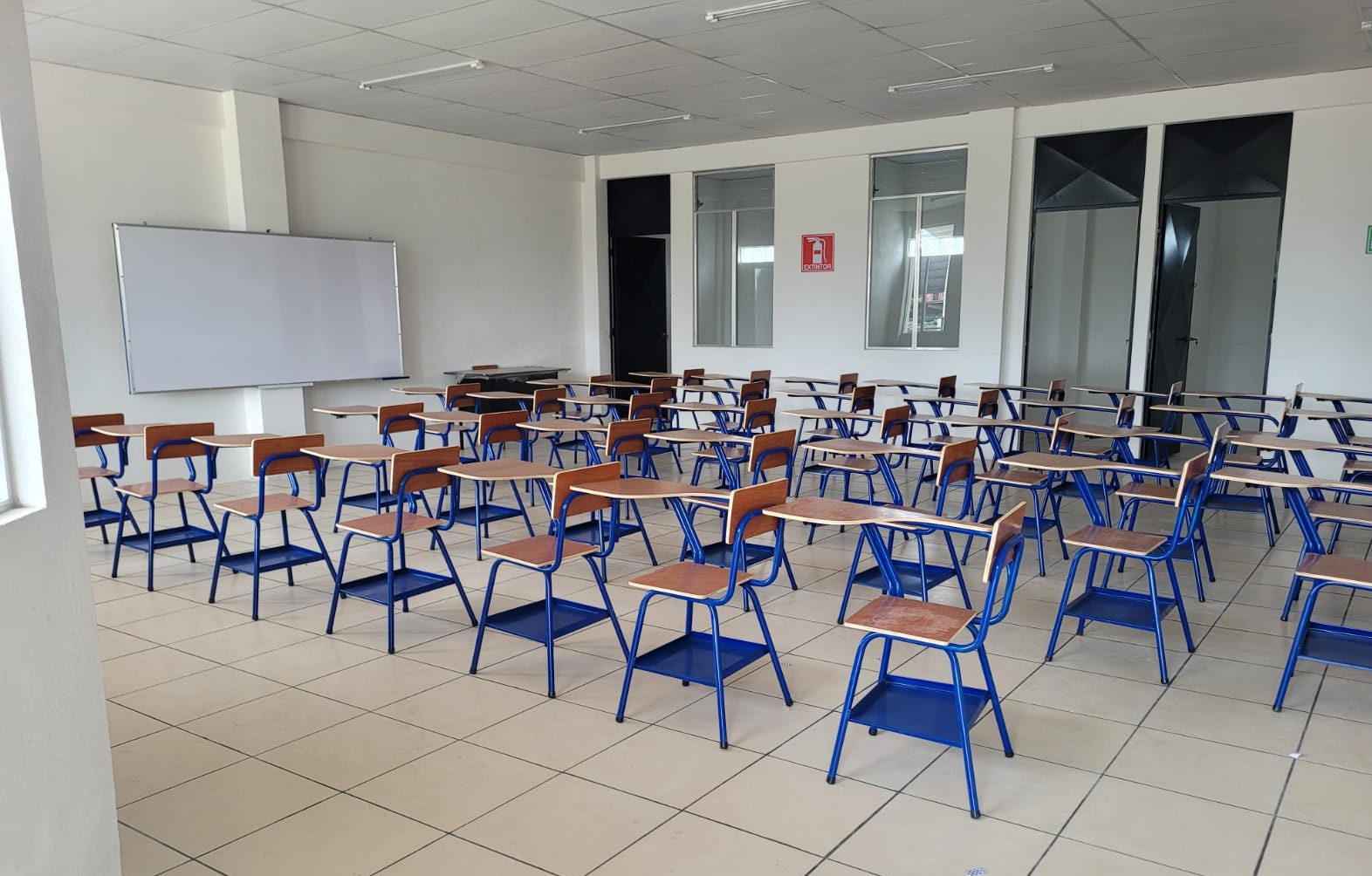 Instituto experimental de Chichicastenango estrena talleres