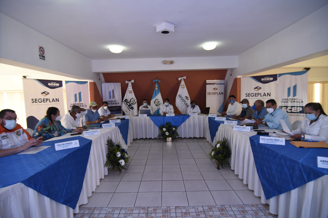 San Vicente Pacaya y Palín gestionan proyectos a favor de la población