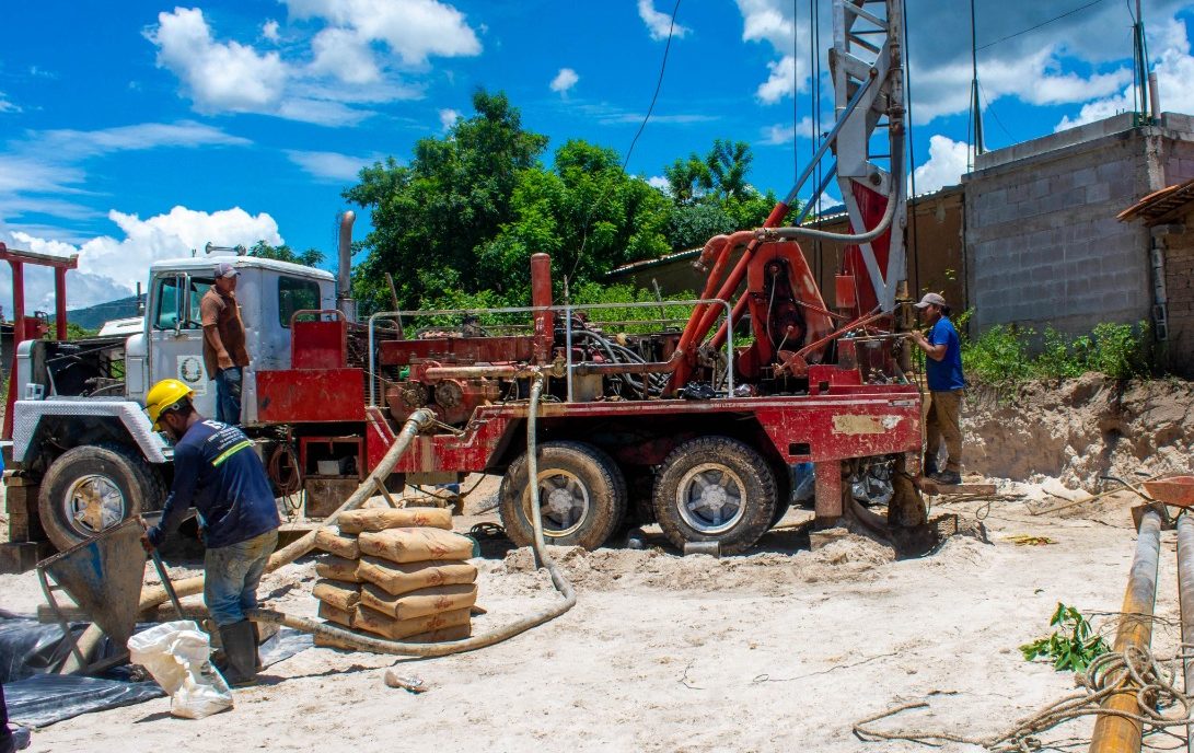 Comienza perforación de pozo que mejorará servicio de agua potable en San Miguel Chicaj